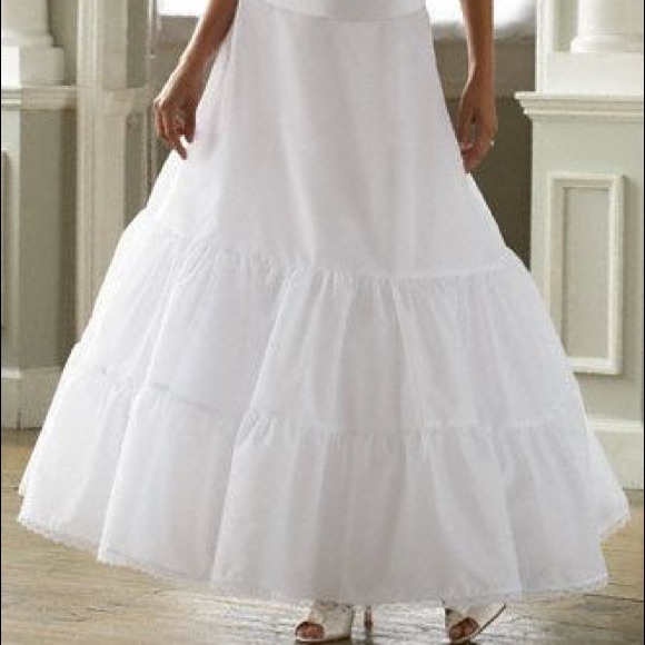 David's Bridal Dresses & Skirts - David's Bridal Fit & Flare Slip/Petticoat - Size 8